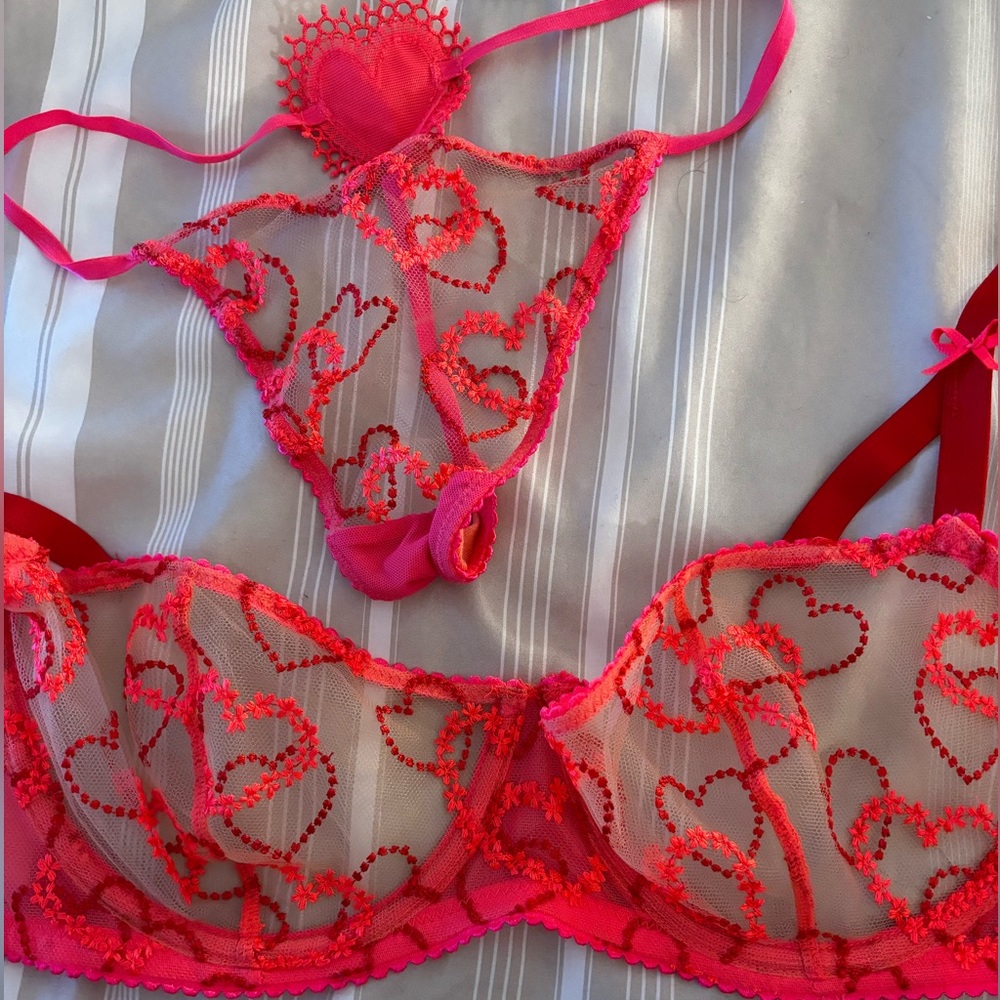 Savage X Fenty V-Day Bra + Undies Set